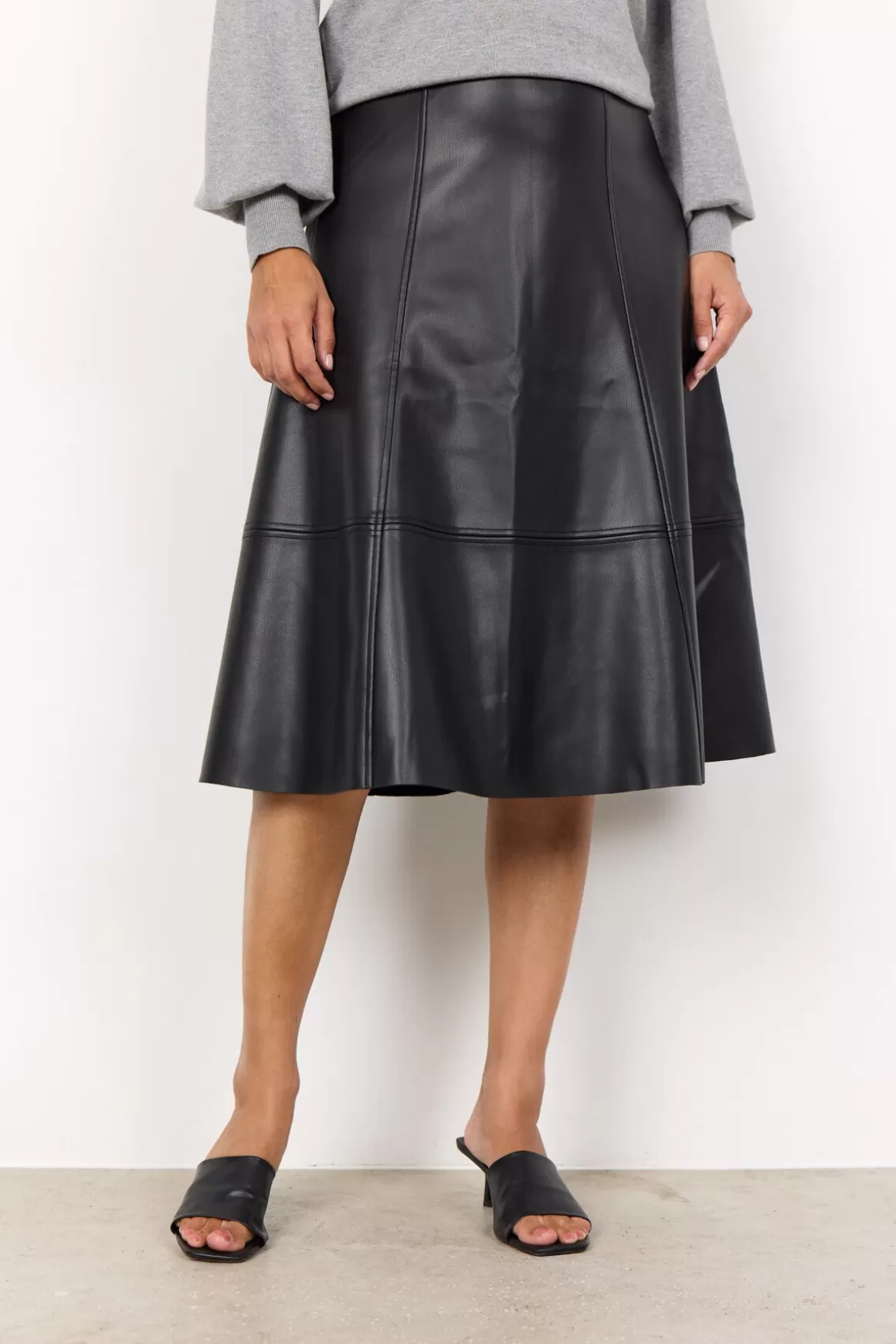 SC-BECKIE 18 Skirt Black-Soyaconcept Hot